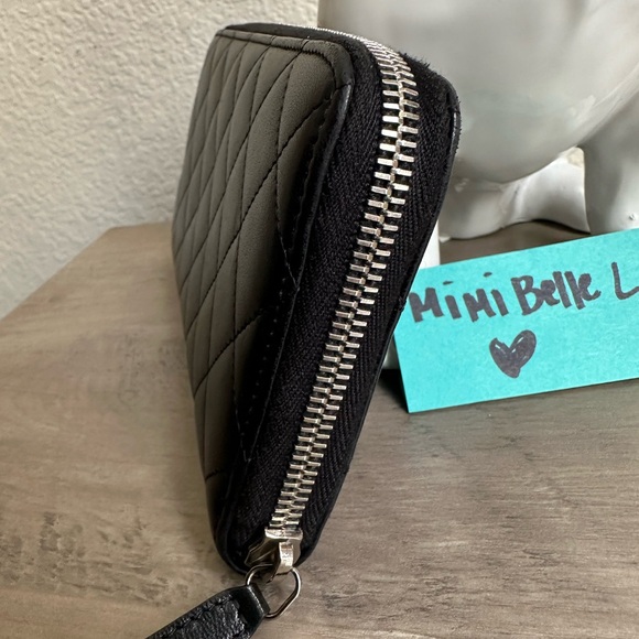 CHANEL ZIP AROUND WALLET LAMBSKIN W/ Silver HW - Picture 5 of 12